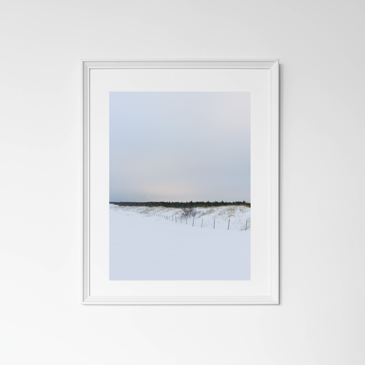 Plakat Nadmorski – Zimowe Wydmy i Las